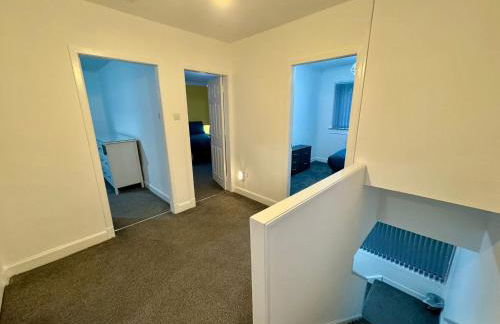 FERRY HOUSE - INVOICE and REDUCED PRICE only via SUNRISE SHORT LETS DUNDEE, 4 Bed House, Great for Contractors, Fully Equipped, Private Parking, Easy Ring Road Access - ASK SUNRISE SHORT LETS - and ONLY 5 Mins to STANNERGATE Ports - Foto 14