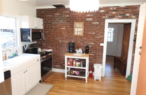 Miners Choice 3 Bedroom on Main St Bonus Rooms Sleeps up to 9 TV WIFI Piano - Foto 8