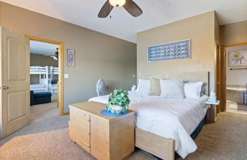 Lakefront Family Retreat w/ Views, Boat Slip - Foto 21