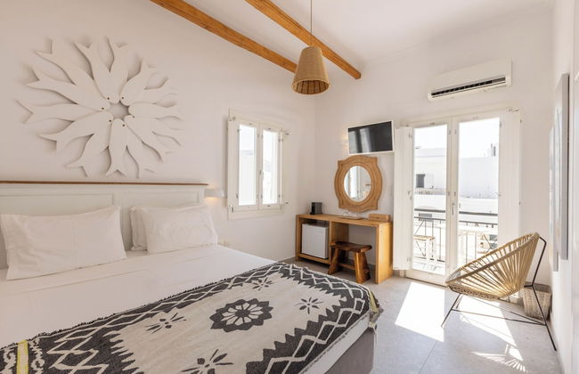 Parosquare Central Suites - Photo 32