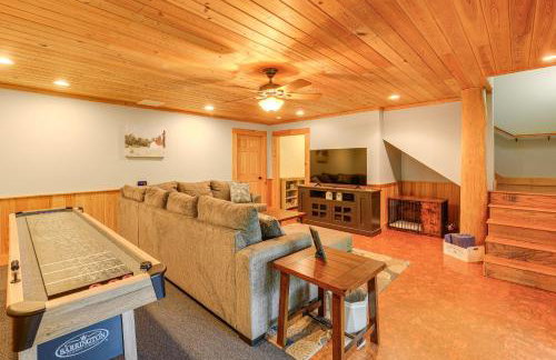 Luxe Mountain Escape with Hot Tub and Gym Near Boone! - Foto 4