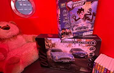 The Secret Agent Apartment - Brought to you by Coastline Retreats - Brand New - 2 mins walk to Beach - Childrens play den - Pool Table - Time Crisis Arcade Machine - Foto 26