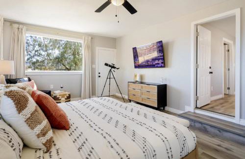 Mid-Century Magic with Mountain Views - Photo 15