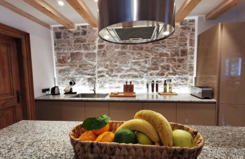 EST Villa DIOCLETIAN on Solta - luxurious villa, beachfront, private pool, outdoor BBQ, large terrace and garden, free parking - Wonderful privacy - Foto 7