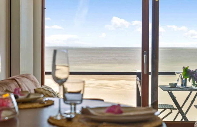 Beautiful Studio With Stunning Seaview and Terrace - Foto 12