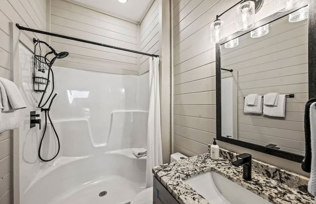 NEW Lake Cabin Sleeps 14 Indoor Pool Hot Tub - Foto 32