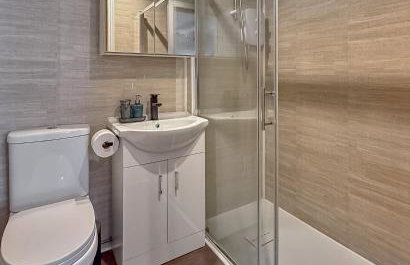 Contractors Heaven-POOL TABLE-THREE BEDROOM HOUSE WITH SEPARATE ONE BEDROOM SELF CONTAINED-Close to AIRPORT - Foto 32