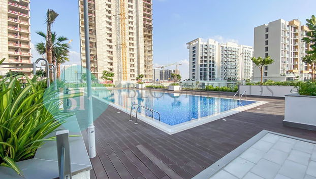 Bloomfields Modern STU Azizi Riviera - Foto 4, Piscina