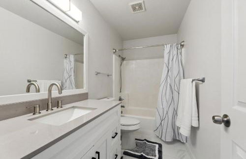 Chic 8BR Retreat Central East Austin for Large Groups - Foto 32