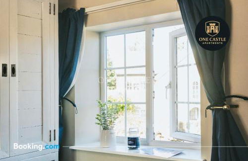 Exclusive Deals l Last-Minute Specials l Free Parking I Short term Booking l Garden I Sleeps Up to 6 l 3 Bed & 2 Bath I One Castle Apartments Short-lets and Serviced Accommodation - Photo 21