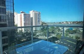 Praia do Canto Apart Hotel - Quarto sala e varanda - Foto 11