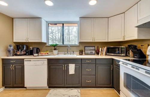 Serene Pocono Pines Home 2 Mi to Lake Naomi Beach - Foto 10