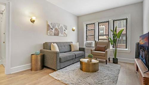 Warm & Lovely 2BR Apt close to Dining & Shops - Touhy 1S - Foto 2