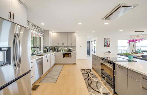 Spacious Camano Home with Hot Tub and Water Views! - Foto 8