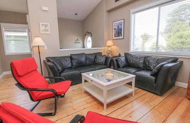 Lola's Lighthouse - Photo 18