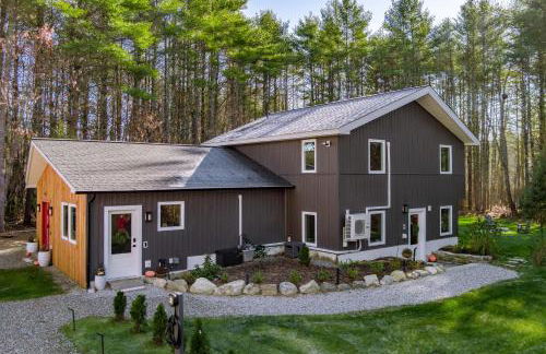 Modern Gem on 15 Acres, 5 Mi to Old Orchard Beach! - Foto 3