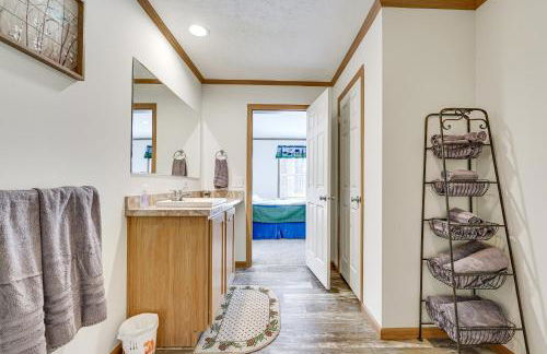 Less Than 1 Mi to Beach Peaceful Brant Lake Home! - Foto 16