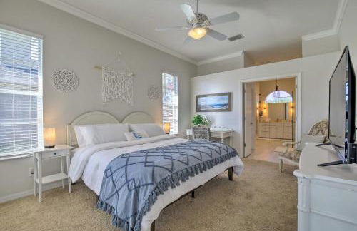 Bright and Sunny Riverview Oasis with Pool and Pond - Foto 14