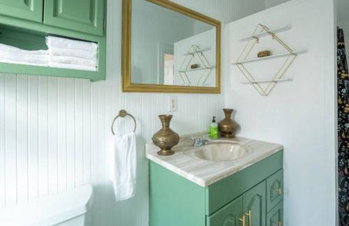 Postmodern Penthouse 1 Min Walk Dining and Shops - Photo 17