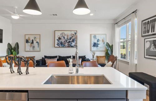 Stylish Ground Floor 2BR 2BA with Private Patio - Foto 8