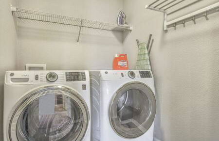 _Entire Home_Game Room_Basement_FirePit_ - Foto 26