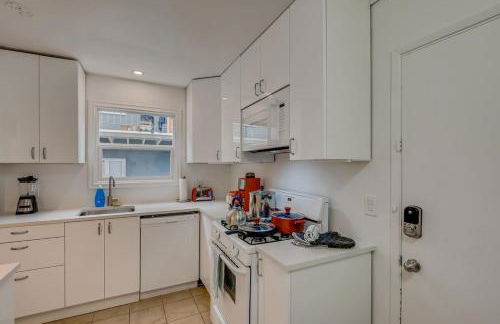 Walk To Beach 2BR Top Location - AA - Foto 13