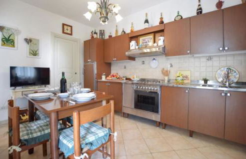 Lovely Home In Capezzano With Kitchen - Foto 9