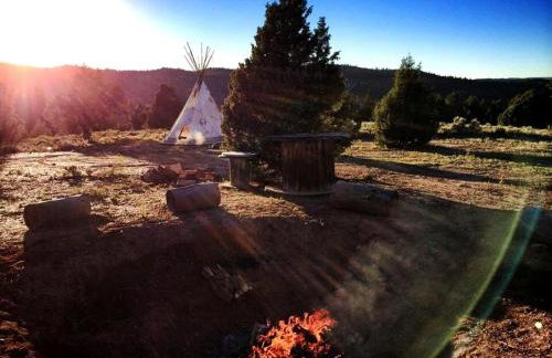 Spacious, Inviting Log Cabin Encircled by Wildlife in Utah - Foto 6