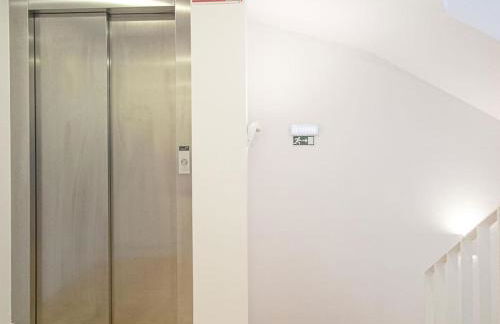 Liberdade Stylish Attic Apt with AC and City View - Photo 15