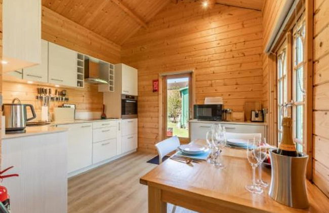 Host Stay Violet Lodge - Photo 6