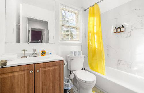 Spacious 5BR Arlington Home with Parking & Yard - Woodrow - Foto 5