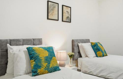 Spacious Ensuite Home near M6 with Driveway Parking - Foto 6