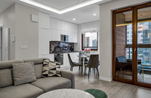 Wola Apartment - 9th Floor, Parking & Balcony - by Rentujemy - Foto 31