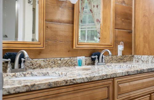 The Cozy Cottage Getaway - Private Pool & Hot Tub - Foto 23