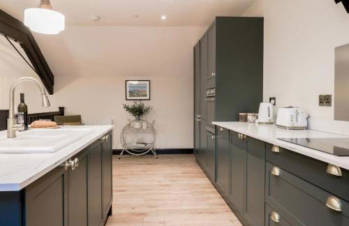 Converted Welsh Sunday School with Sea View & Garden on Anglesey - Dog Friendly - Photo 36