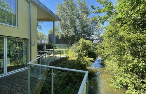 Modern contemporary home in beautiful setting - Foto 3