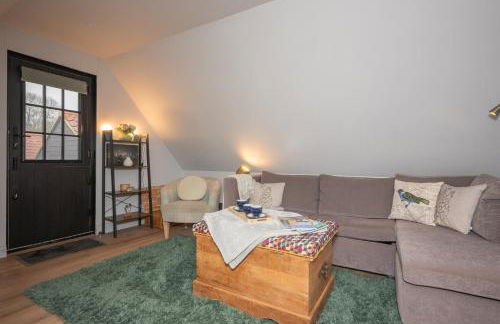 Peaceful Stylish Entire Apartment - Views, Gardens, Firepit, Balcony - Photo 20