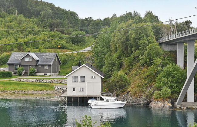 8 Person Holiday Home in Lesund - Foto 31