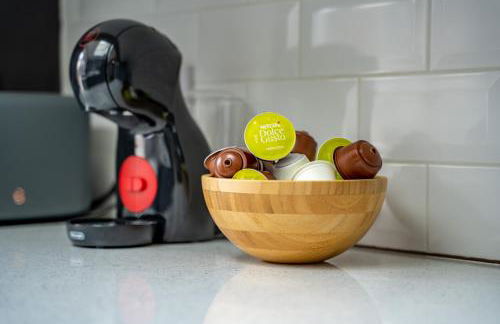 Comfortable 1-Bed House, Sleeps 4, Fast Wi-Fi with Private Garden and Free Parking - Foto 6