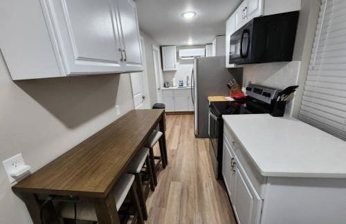 Stylish 1BR Near Heart of Town - Foto 8