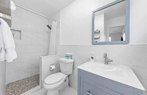 The White Flamingo - Tropical Pool Escape with Guest Cabana - Foto 20