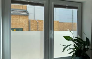 Brand-new flat, King Bed, Sofa Bed with full kitchen, Wi-Fi, self check-in Central location near everything - Foto 27