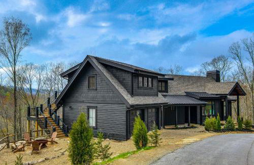 Deck and Mountain Views Black Chalet in Glenville - Foto 5