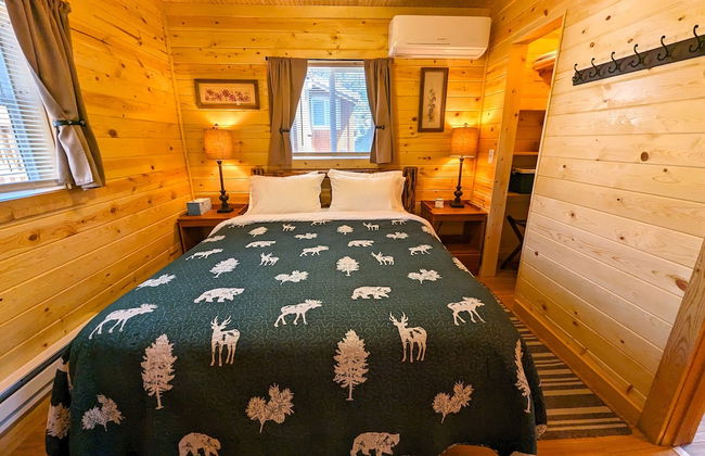 Yellowstone's Treasure Cabins - Photo 20