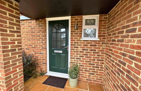 Binfield - Spacious Luxurious Four Bedroom House - Photo 20