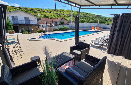 Spacious villa for 10 with a big private pool - Photo 39