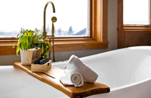 Great Falls Luxe Haven 4BR Gym Office and Hot Tub - Foto 27