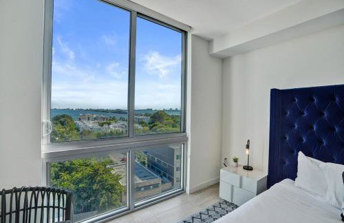Luxury 2 Bedroom Corner Condo Walk to Design District, Infinity pool with Bay and City views, Gym, Free Parking Spot - Foto 12