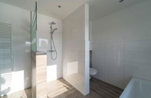 Seevilla am See mit Sauna, Kamin, privatem Steg und Seezugang - Foto 21