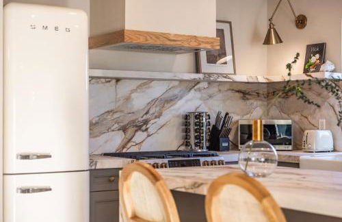 @ Marbella Lane - Vibrant & Chic Designer Home - Photo 20